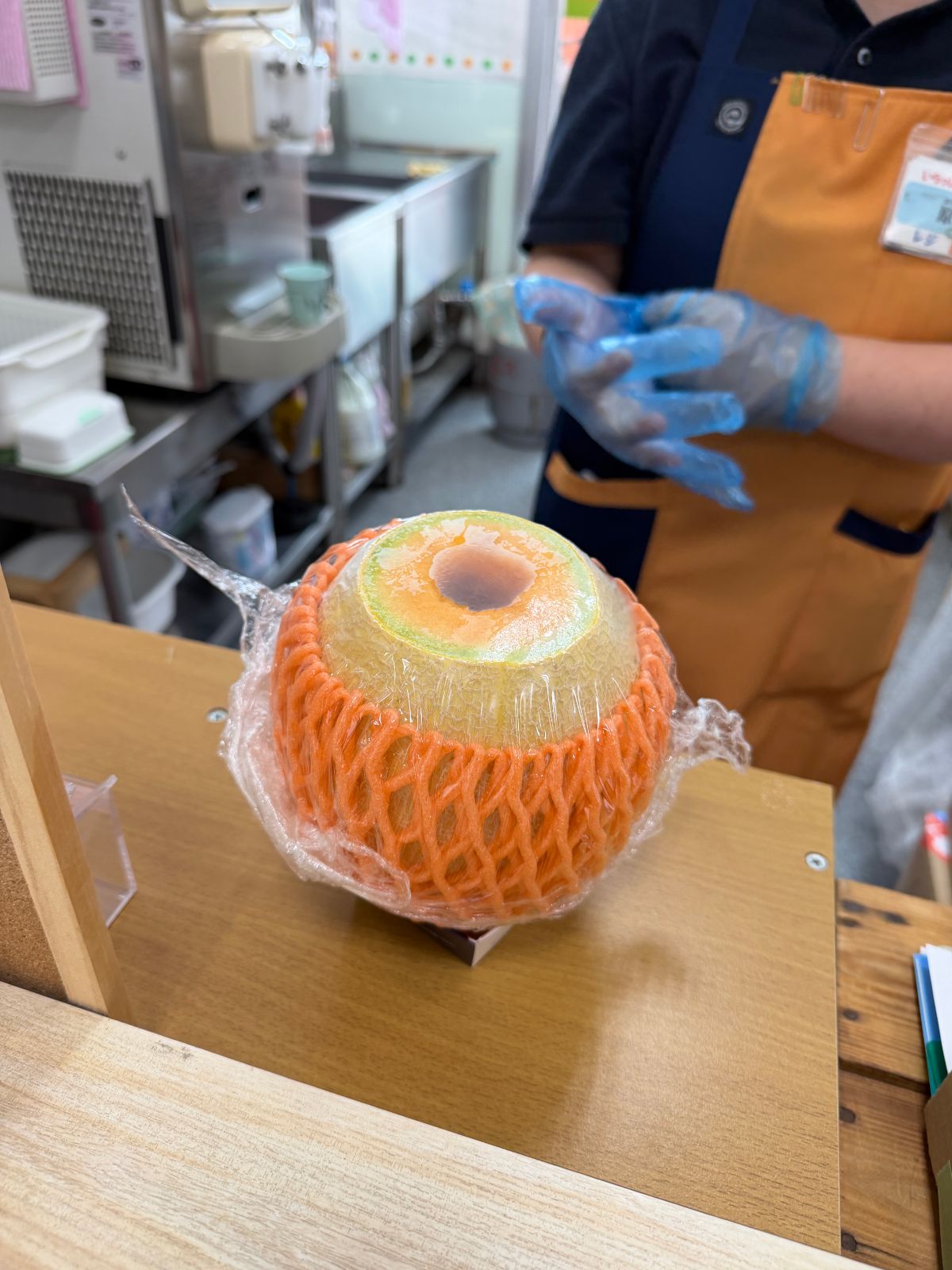 現場製作半顆哈密瓜霜淇淋