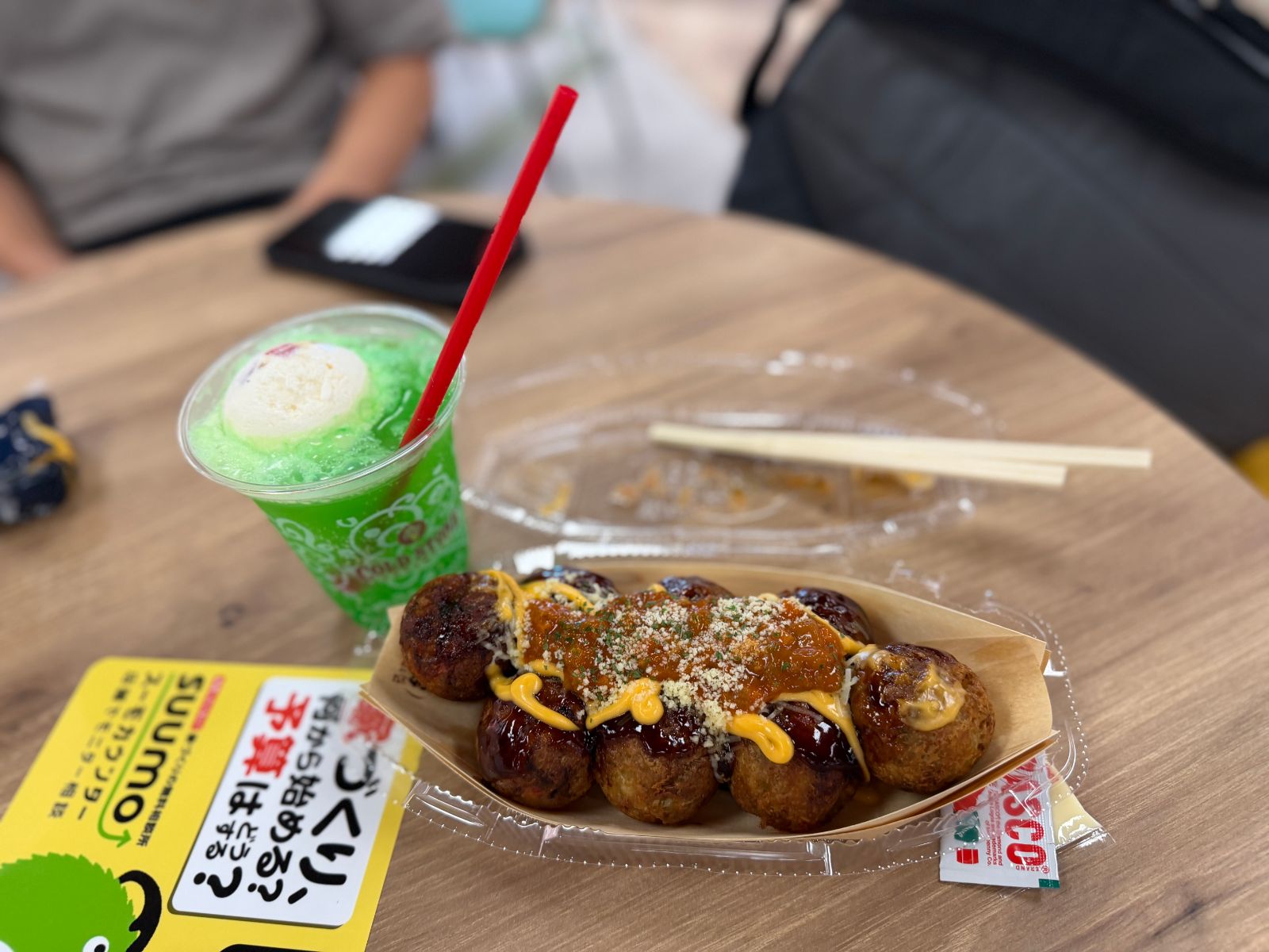 小雞造型章魚燒與飲料