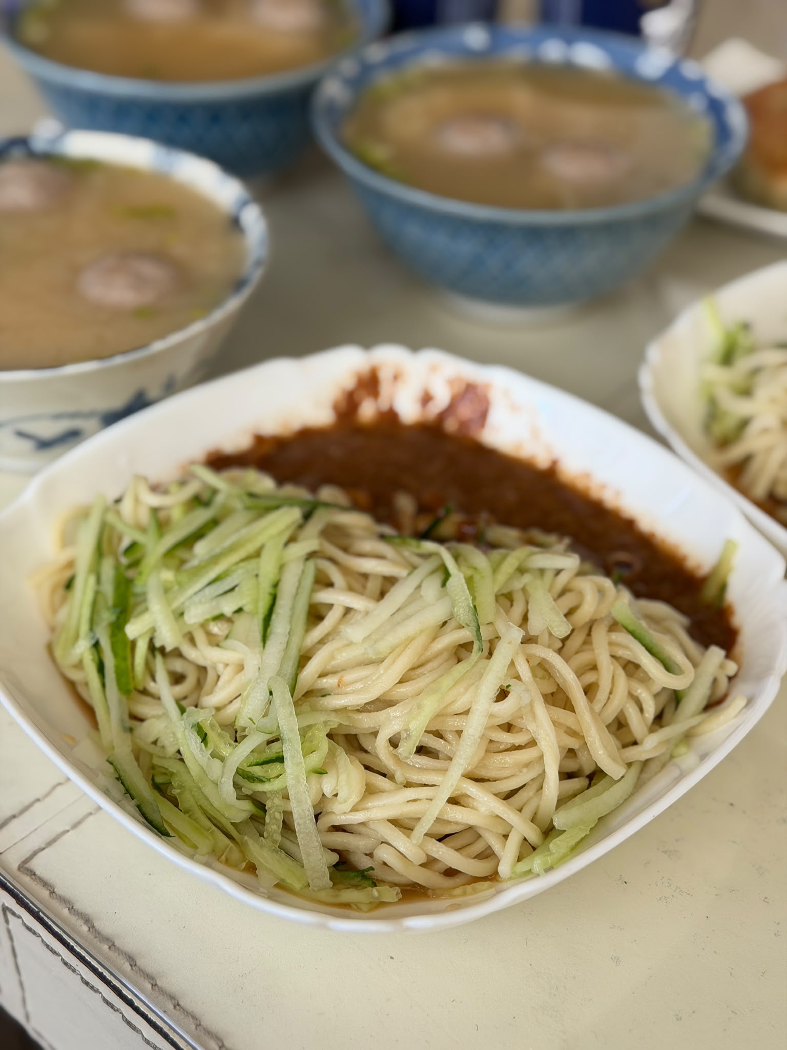 麻醬、小黃瓜絲、Q 彈麵條，簡單卻最耐吃
