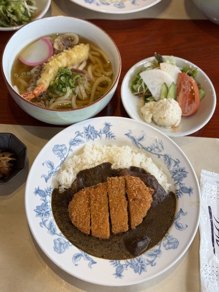 午餐:海軍咖哩飯、烏龍麵和沙拉,先吃飽再上路