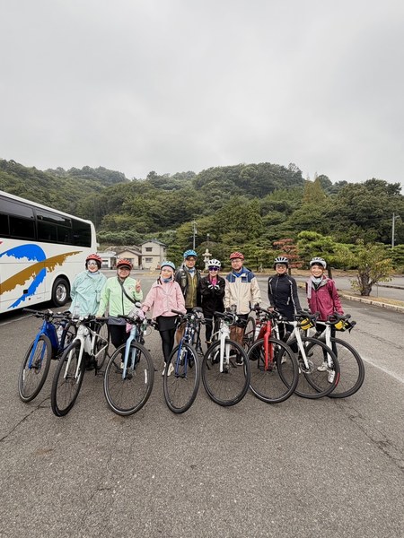 全員與單車合照,準備出發